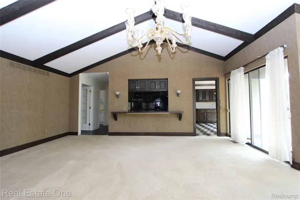 3317 Lone Pine Road West Bloomfield Charter Township MI 48323