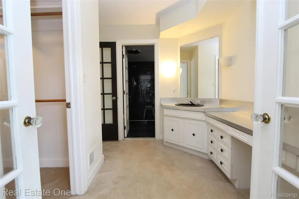 3317 Lone Pine Road West Bloomfield Charter Township MI 48323