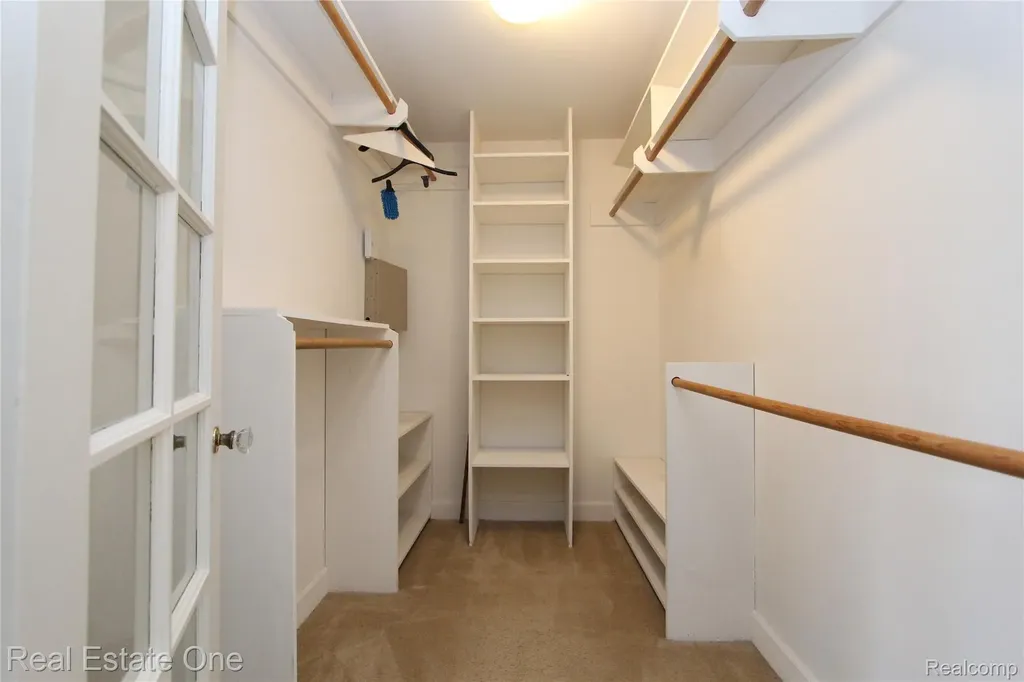 3317 Lone Pine Road West Bloomfield Charter Township MI 48323