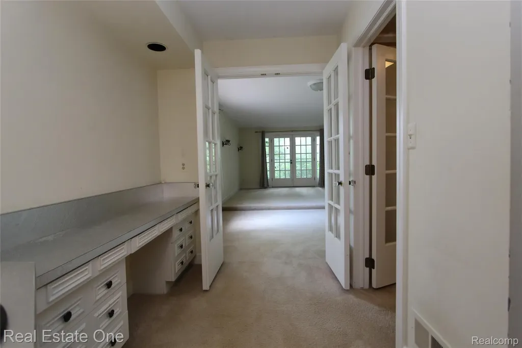 3317 Lone Pine Road West Bloomfield Charter Township MI 48323