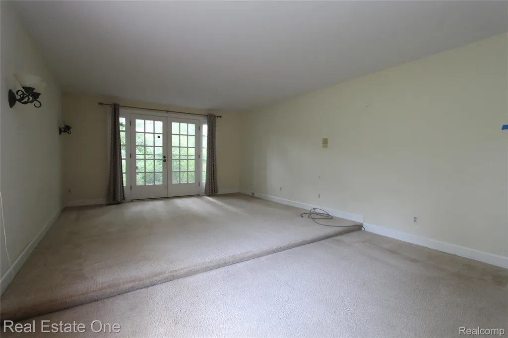 3317 Lone Pine Road West Bloomfield Charter Township MI 48323