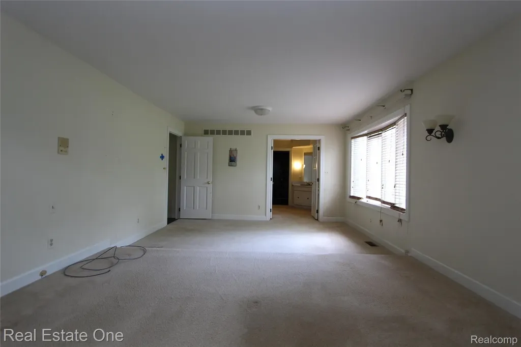 3317 Lone Pine Road West Bloomfield Charter Township MI 48323