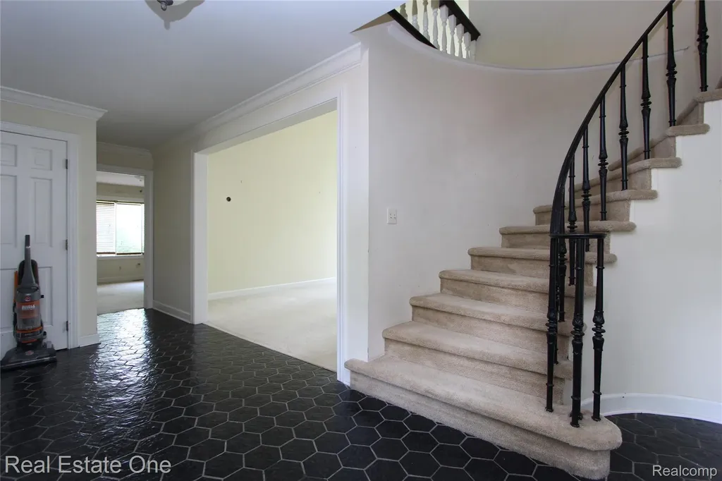 3317 Lone Pine Road West Bloomfield Charter Township MI 48323
