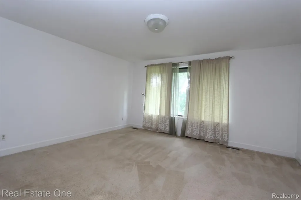 3317 Lone Pine Road West Bloomfield Charter Township MI 48323
