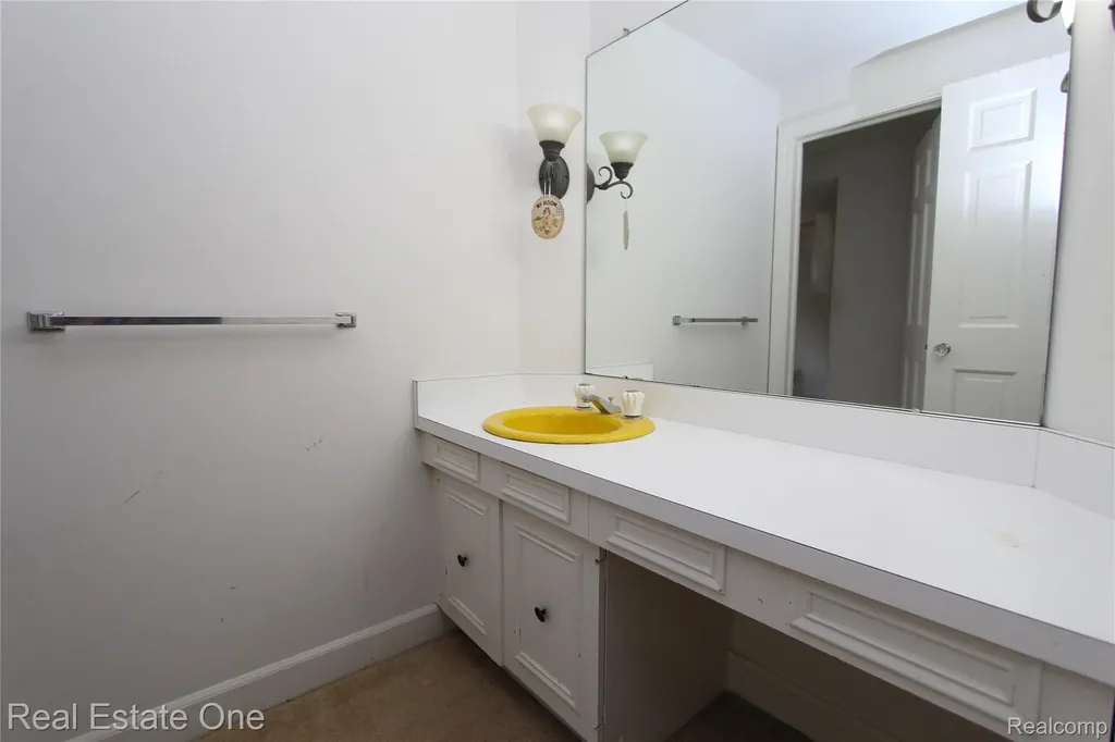 3317 Lone Pine Road West Bloomfield Charter Township MI 48323