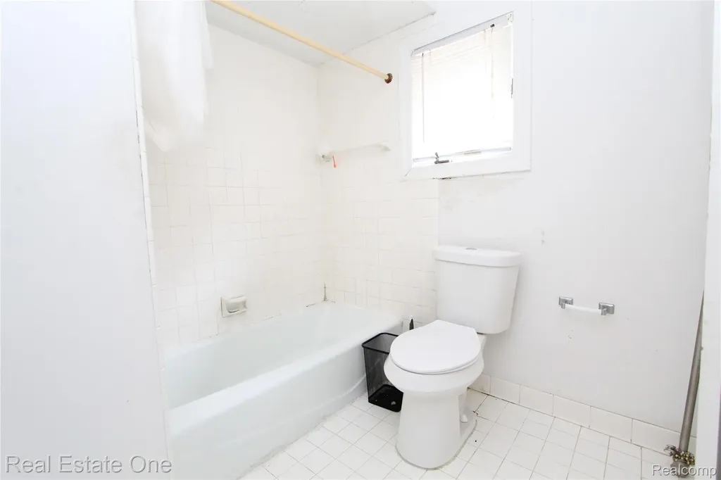 3317 Lone Pine Road West Bloomfield Charter Township MI 48323