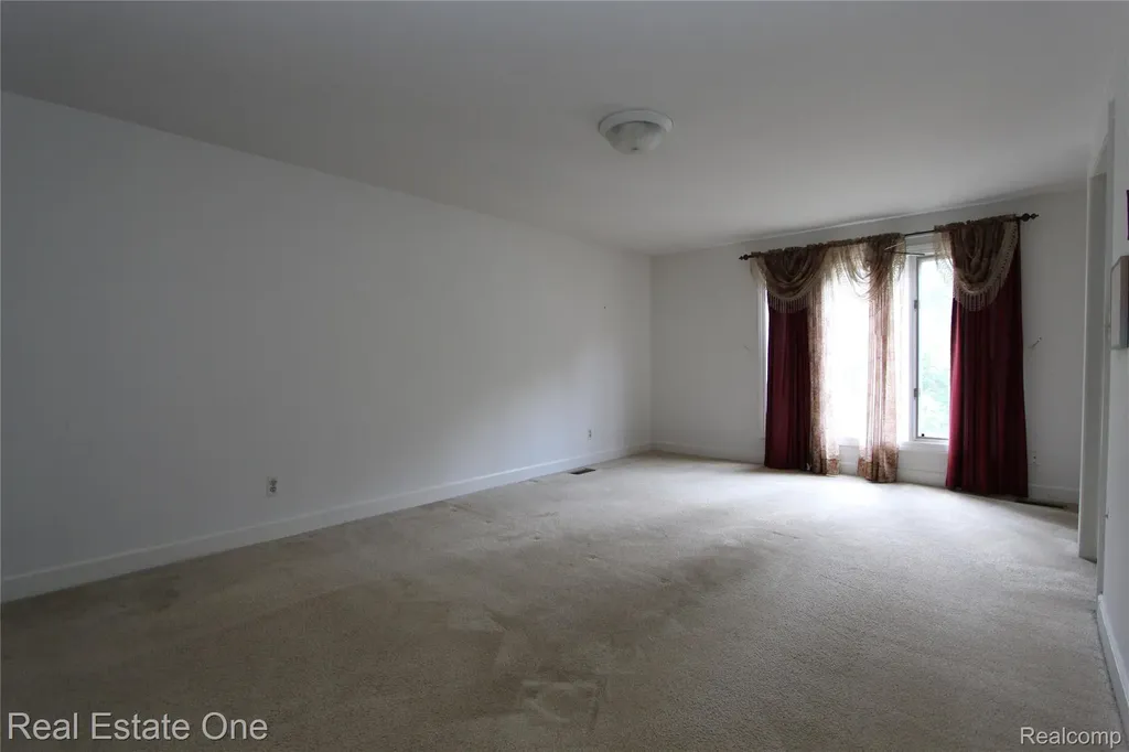 3317 Lone Pine Road West Bloomfield Charter Township MI 48323