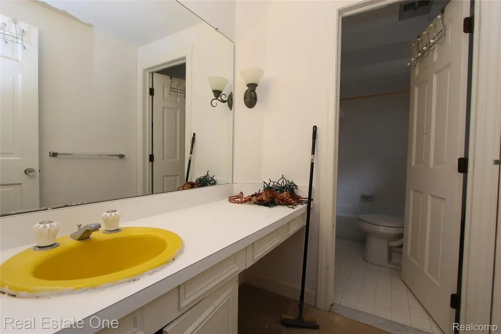 3317 Lone Pine Road West Bloomfield Charter Township MI 48323