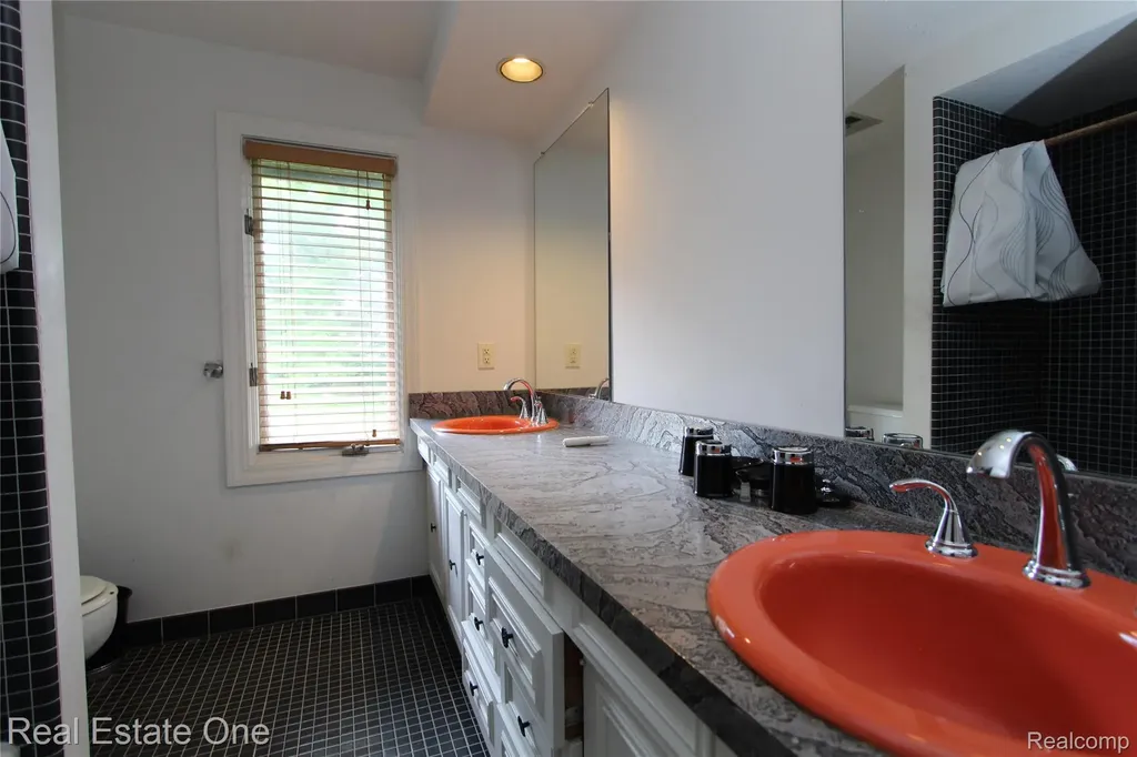 3317 Lone Pine Road West Bloomfield Charter Township MI 48323