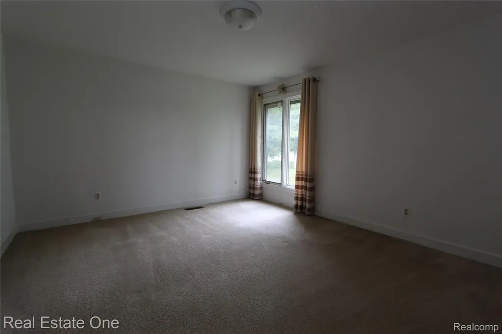 3317 Lone Pine Road West Bloomfield Charter Township MI 48323