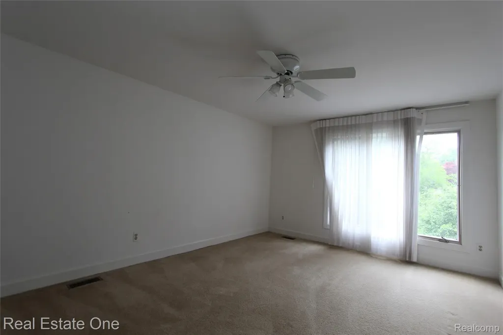 3317 Lone Pine Road West Bloomfield Charter Township MI 48323