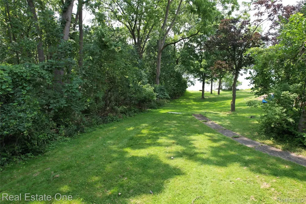 3317 Lone Pine Road West Bloomfield Charter Township MI 48323