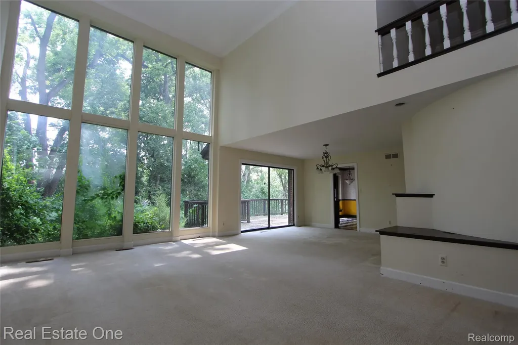 3317 Lone Pine Road West Bloomfield Charter Township MI 48323
