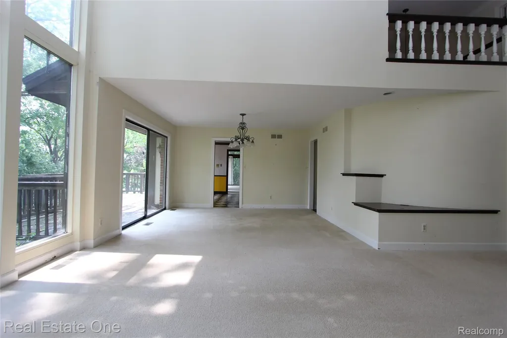 3317 Lone Pine Road West Bloomfield Charter Township MI 48323