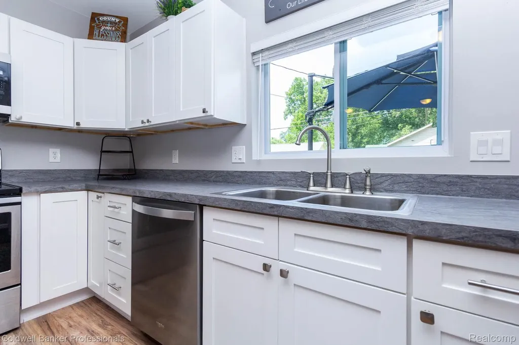 9031 Garfield Drive Northfield Township MI 48189