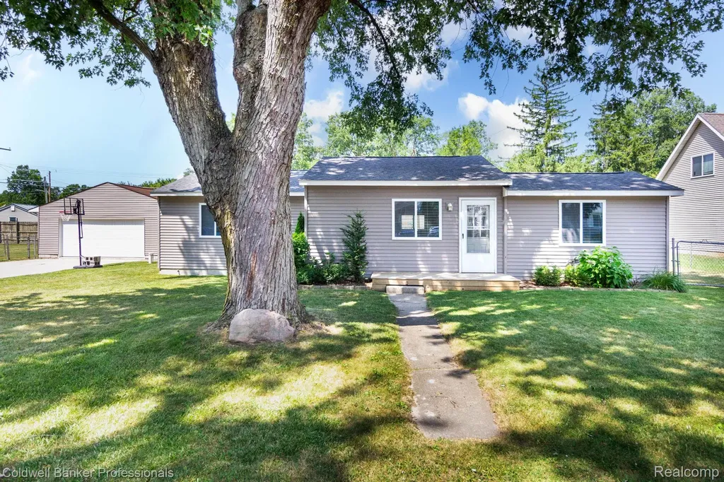 9031 Garfield Drive Northfield Township MI 48189