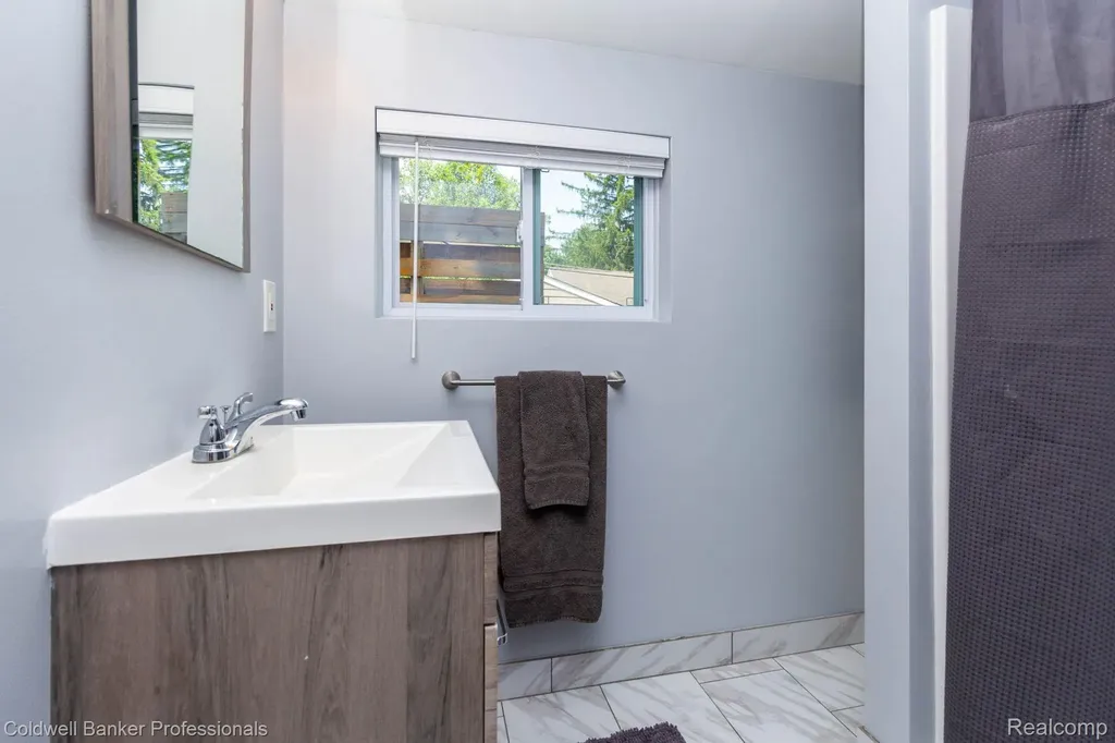 9031 Garfield Drive Northfield Township MI 48189