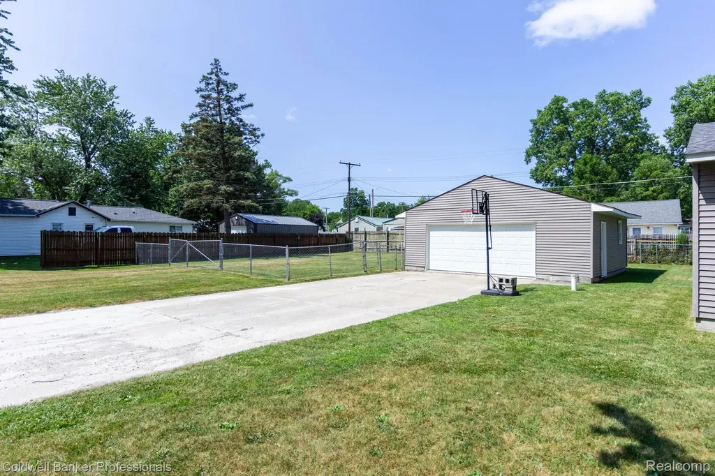 9031 Garfield Drive Northfield Township MI 48189