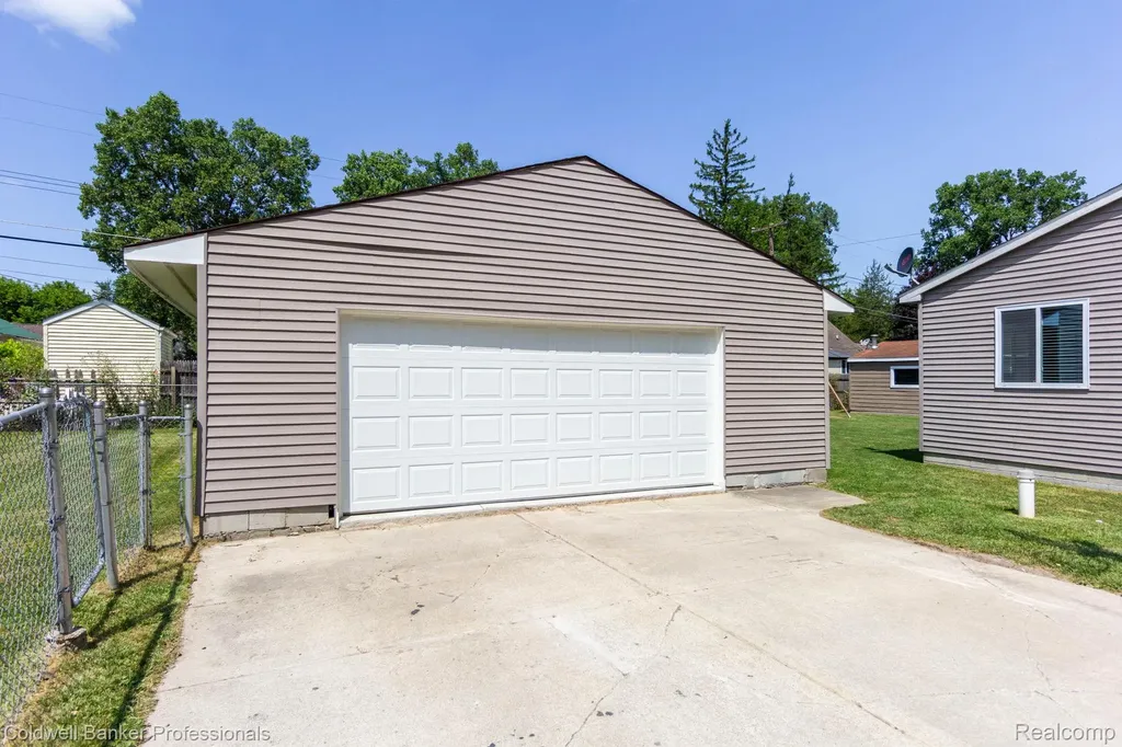 9031 Garfield Drive Northfield Township MI 48189