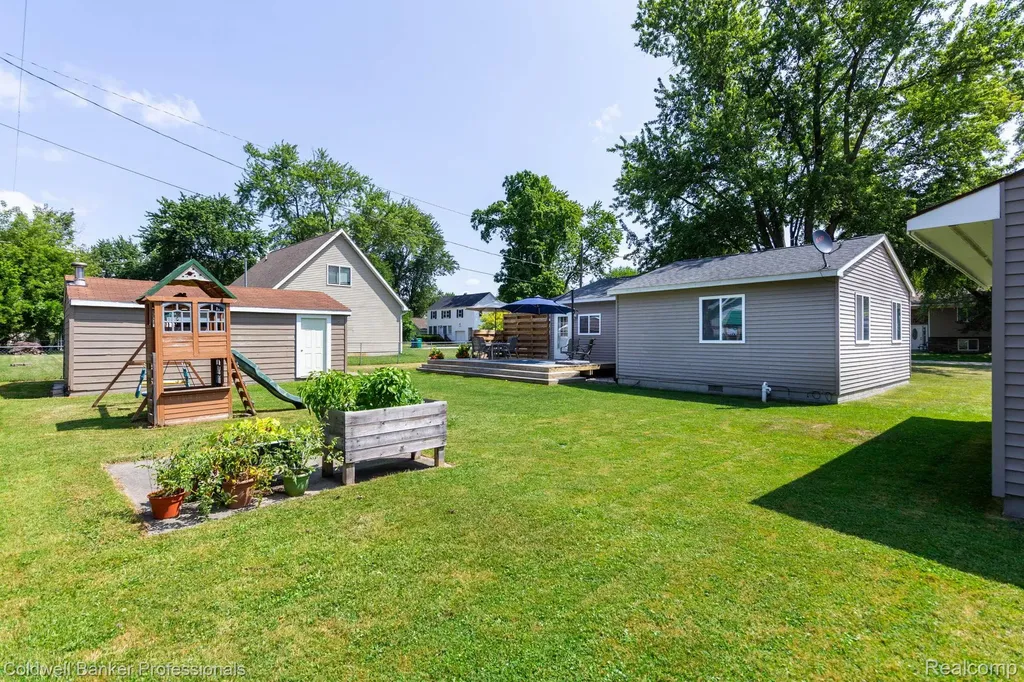 9031 Garfield Drive Northfield Township MI 48189