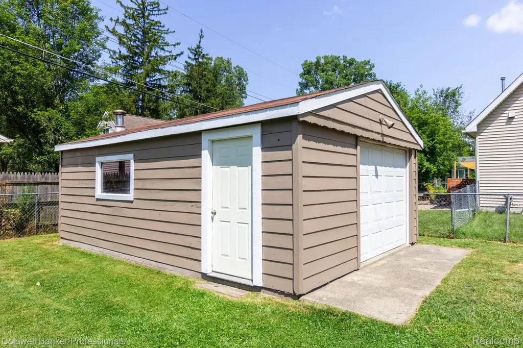 9031 Garfield Drive Northfield Township MI 48189