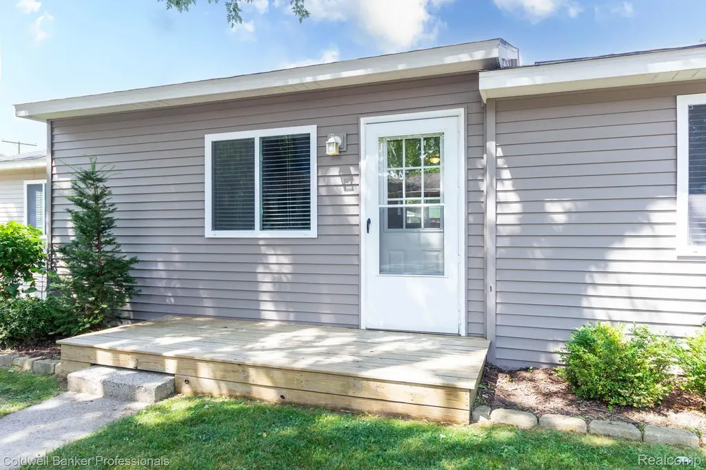 9031 Garfield Drive Northfield Township MI 48189