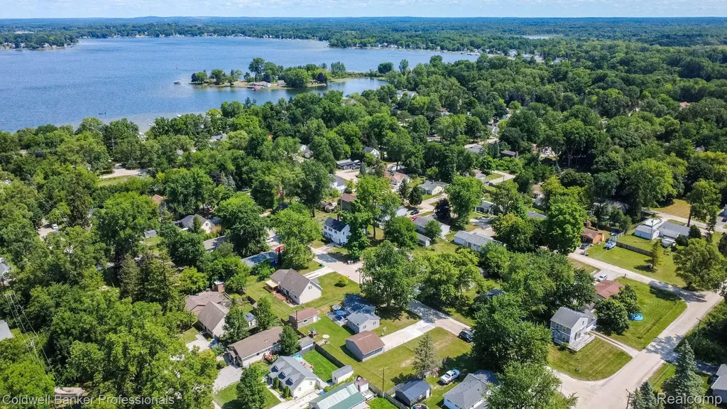 9031 Garfield Drive Northfield Township MI 48189