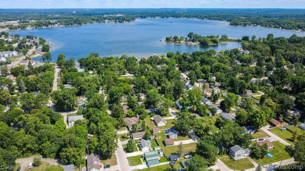 9031 Garfield Drive Northfield Township MI 48189
