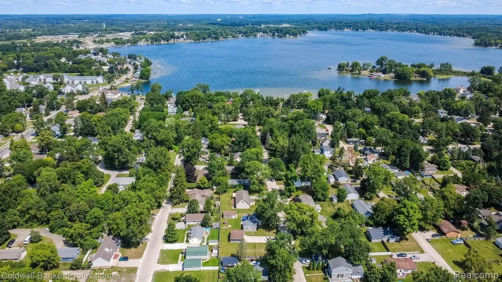 9031 Garfield Drive Northfield Township MI 48189
