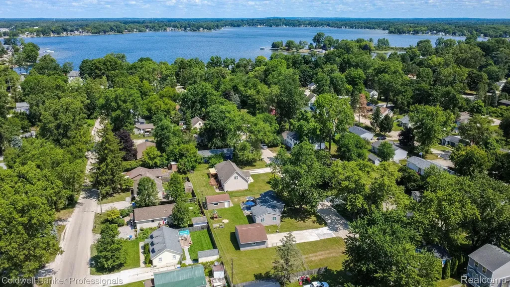 9031 Garfield Drive Northfield Township MI 48189