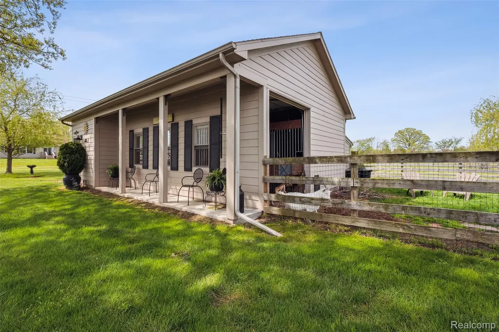 5460 Cochrane Road Almont Township MI 48003