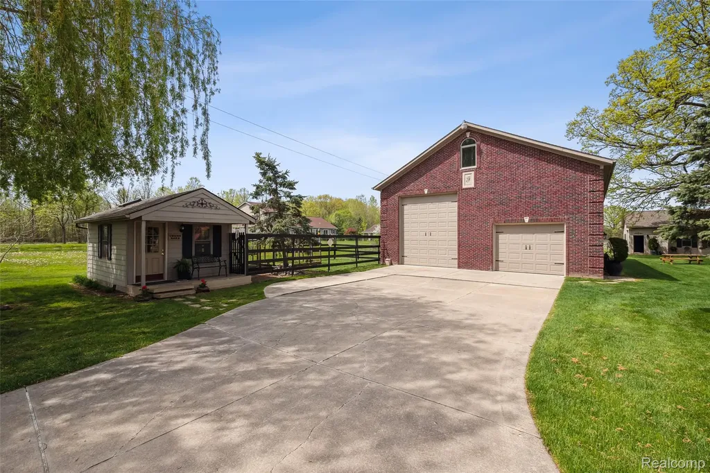 5460 Cochrane Road Almont Township MI 48003