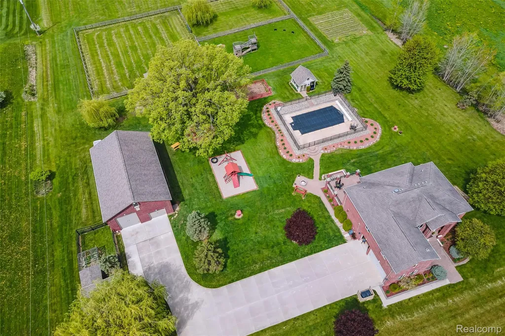 5460 Cochrane Road Almont Township MI 48003