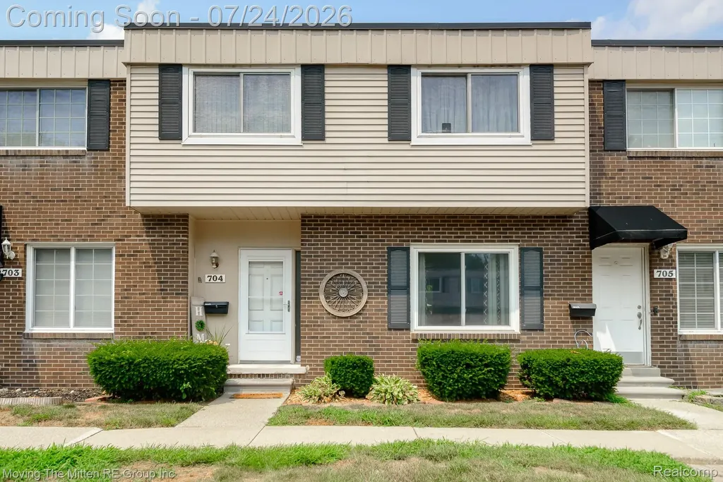 704 Estrada Drive Belleville City MI 48111