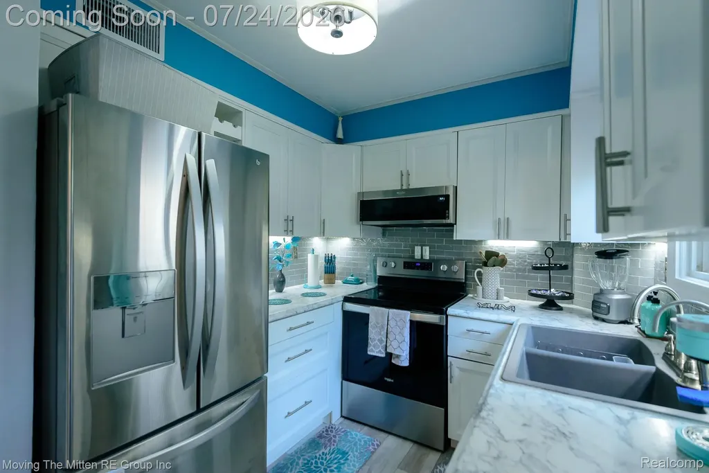 704 Estrada Drive Belleville City MI 48111