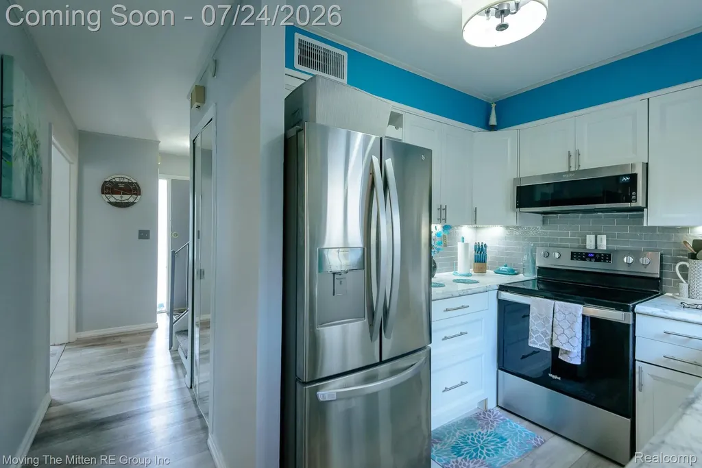 704 Estrada Drive Belleville City MI 48111