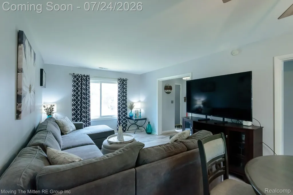 704 Estrada Drive Belleville City MI 48111
