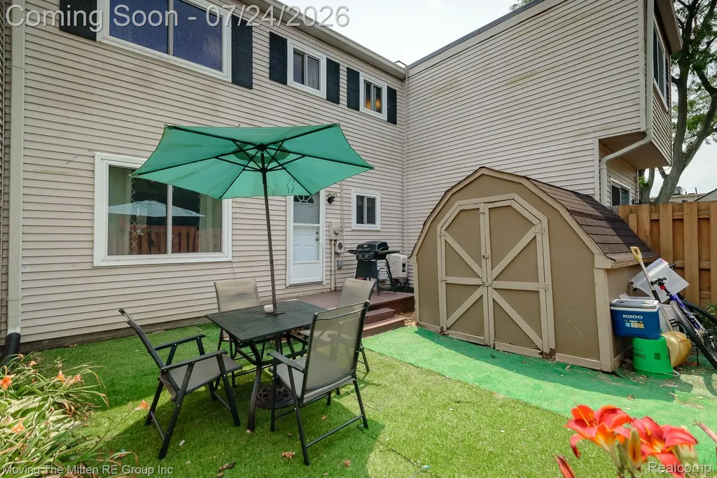704 Estrada Drive Belleville City MI 48111
