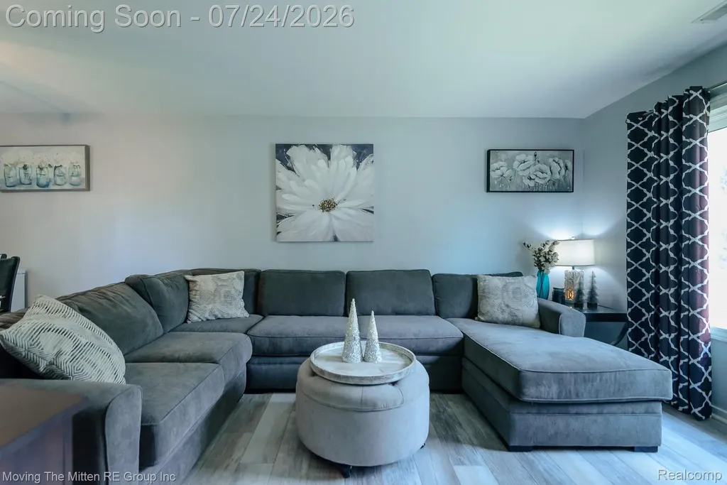 704 Estrada Drive Belleville City MI 48111
