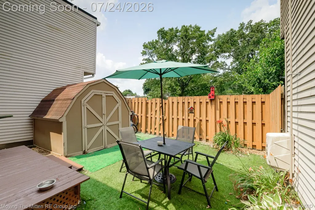 704 Estrada Drive Belleville City MI 48111