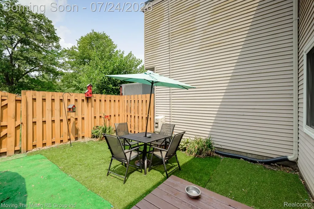 704 Estrada Drive Belleville City MI 48111