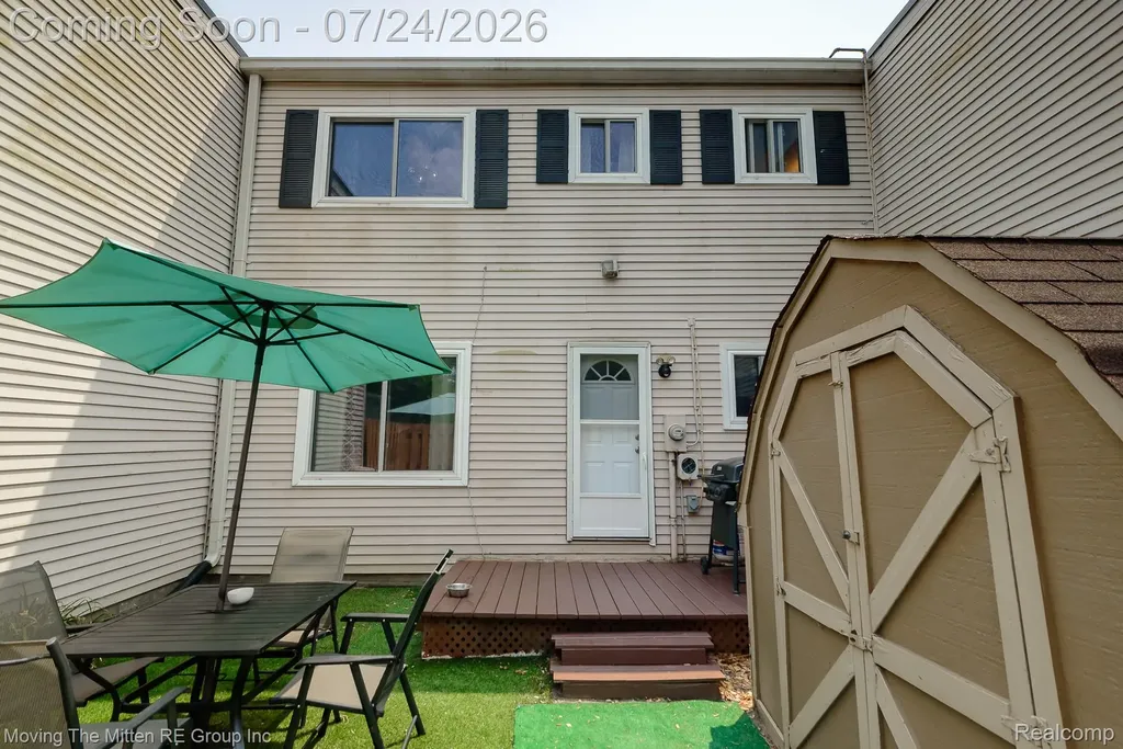 704 Estrada Drive Belleville City MI 48111