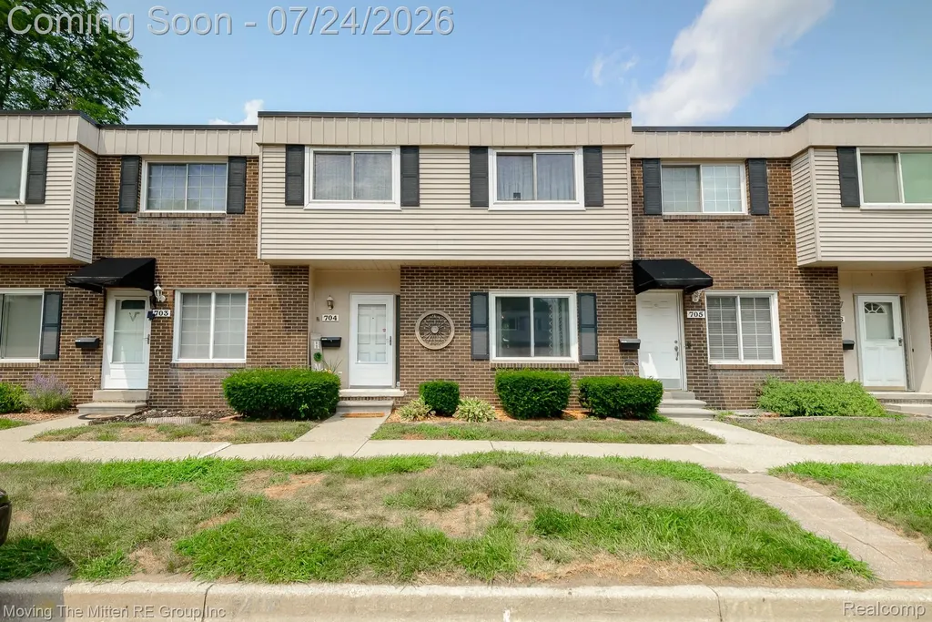 704 Estrada Drive Belleville City MI 48111