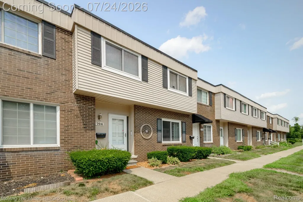 704 Estrada Drive Belleville City MI 48111