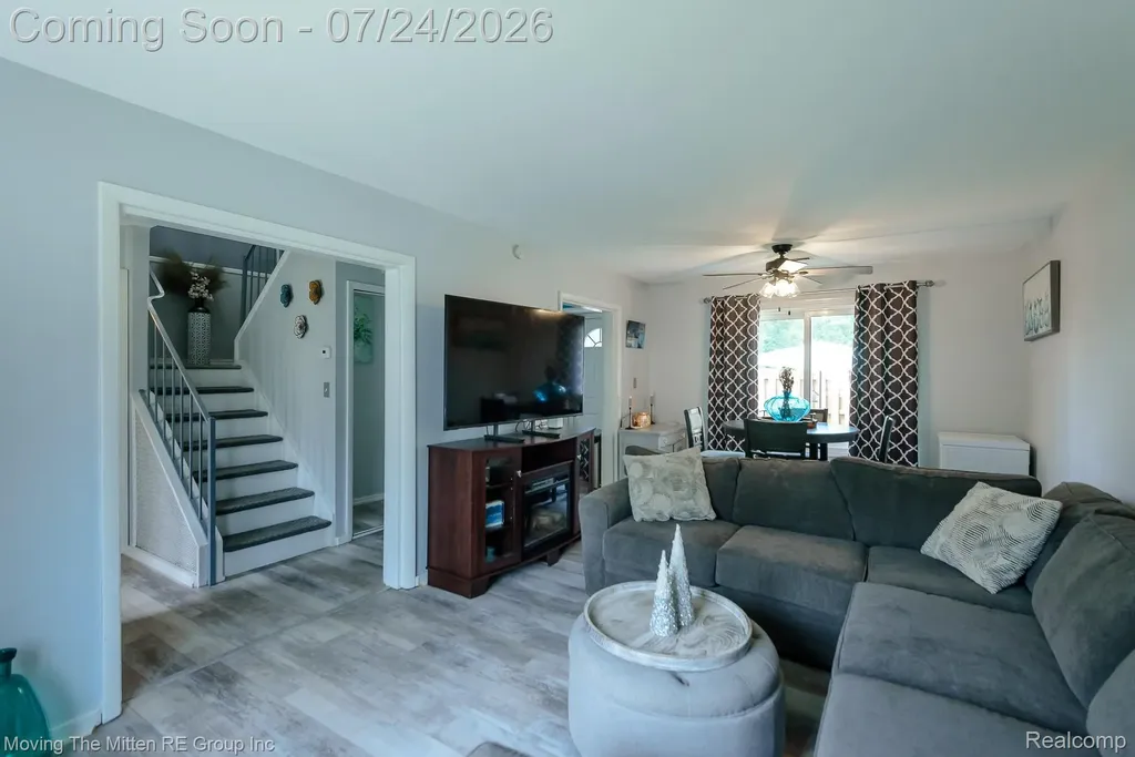 704 Estrada Drive Belleville City MI 48111
