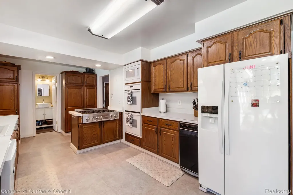 37480 Rhonswood Drive Farmington Hills City MI 48167