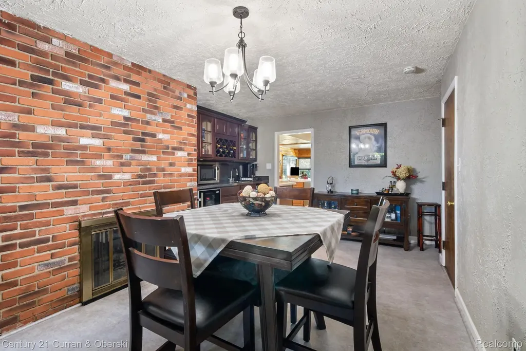 37480 Rhonswood Drive Farmington Hills City MI 48167