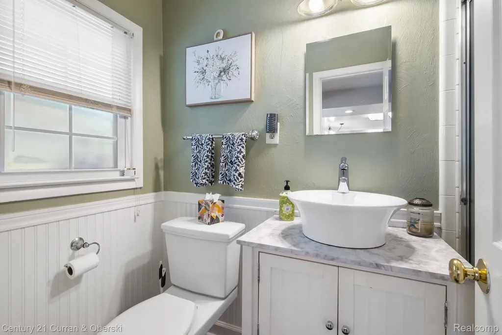 37480 Rhonswood Drive Farmington Hills City MI 48167