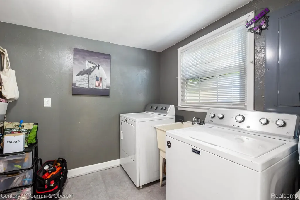 37480 Rhonswood Drive Farmington Hills City MI 48167