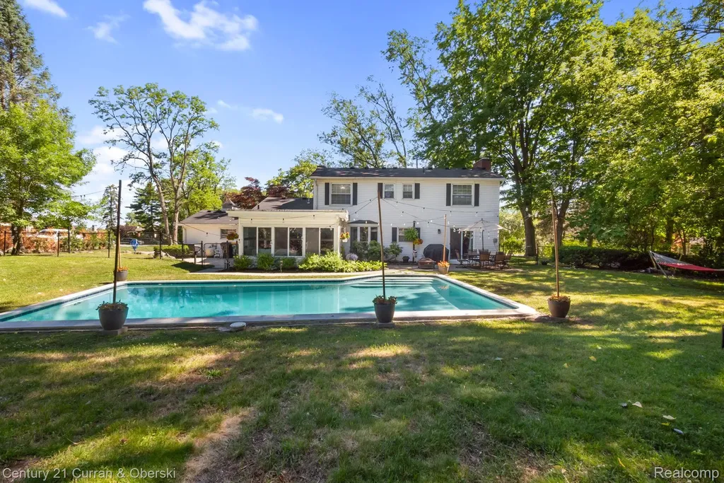 37480 Rhonswood Drive Farmington Hills City MI 48167